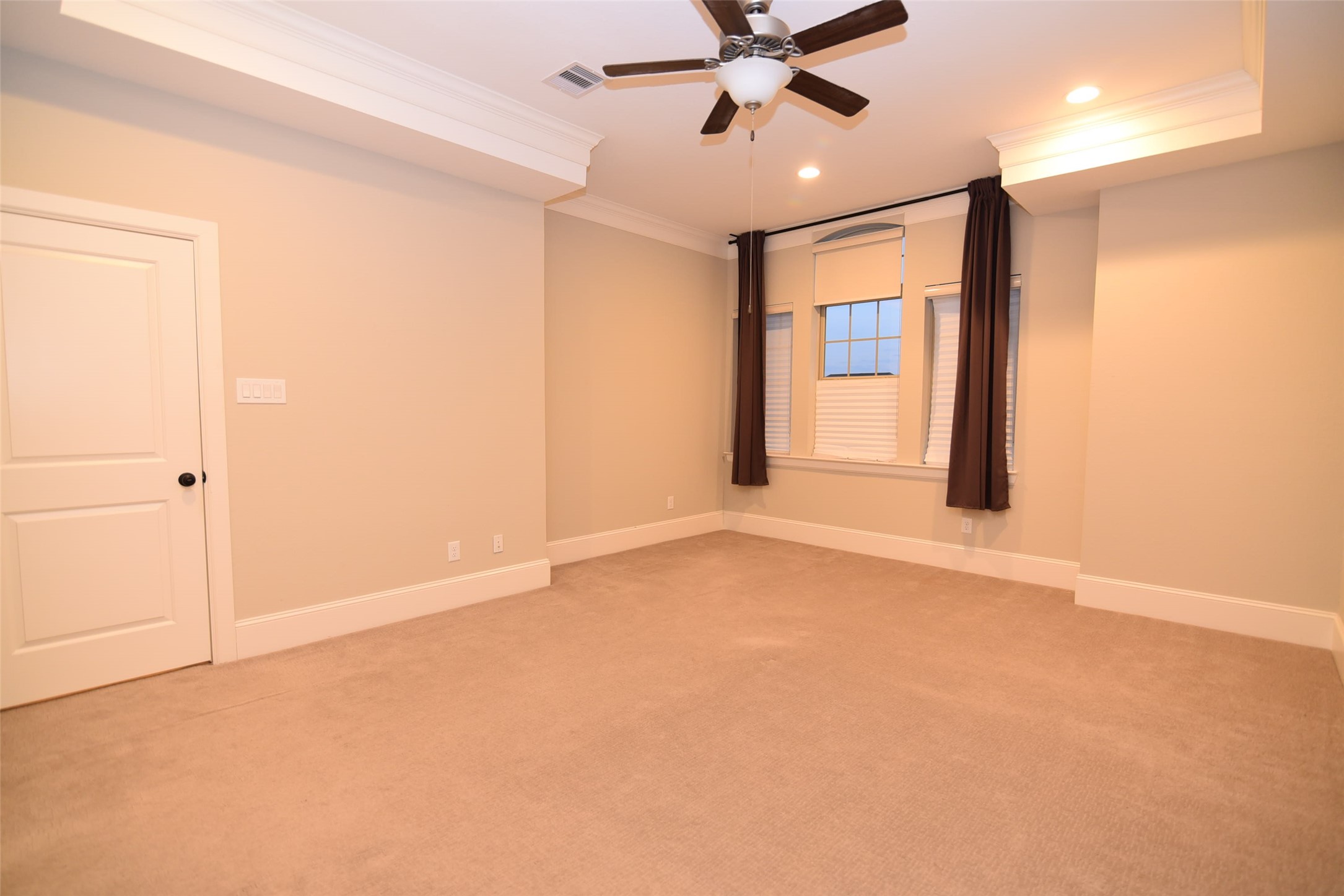 11918 Stirling Row Lane Houston, TX 77082 - Photo 17 of 21 a view of an empty room with a window