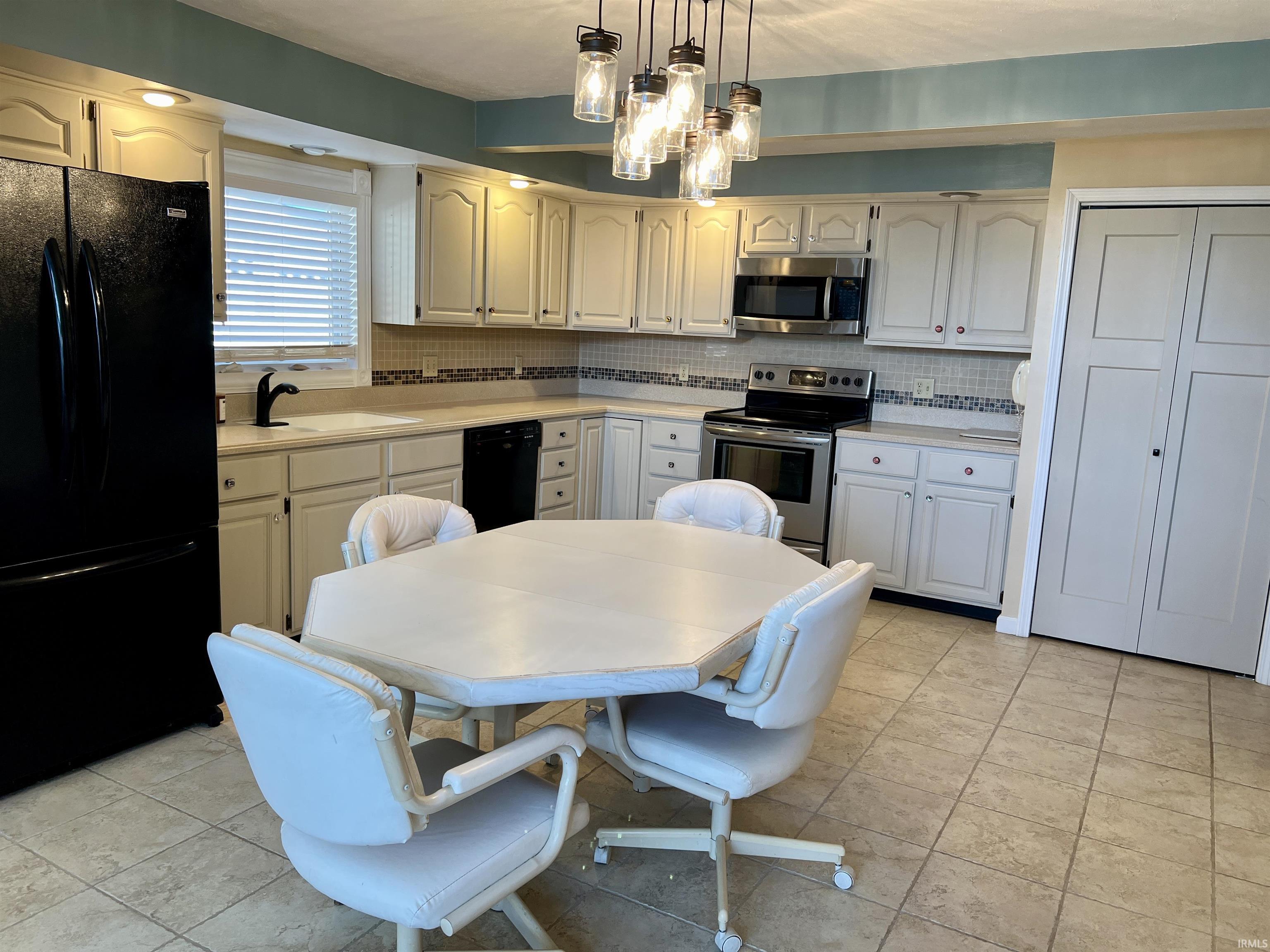 2128 Wolfs Point Drive Rochester, IN 46975 - Photo 9 of 32