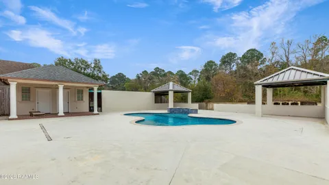 $620,000 | 122 Maple Grove Lane, Youngsville, LA 70592