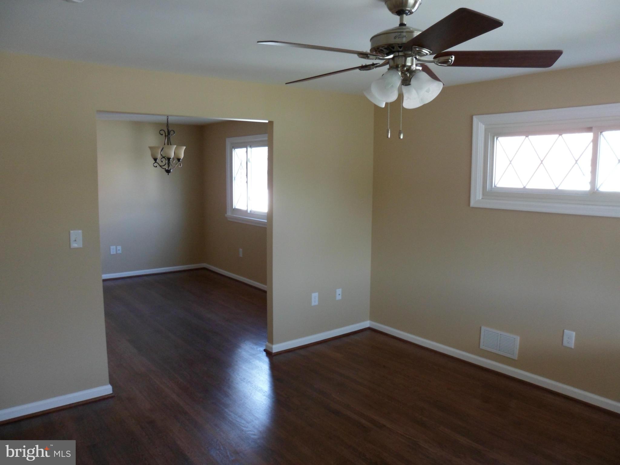 816 Lannerton Road Baltimore, MD 21220 - Photo 7 of 30 Living Room