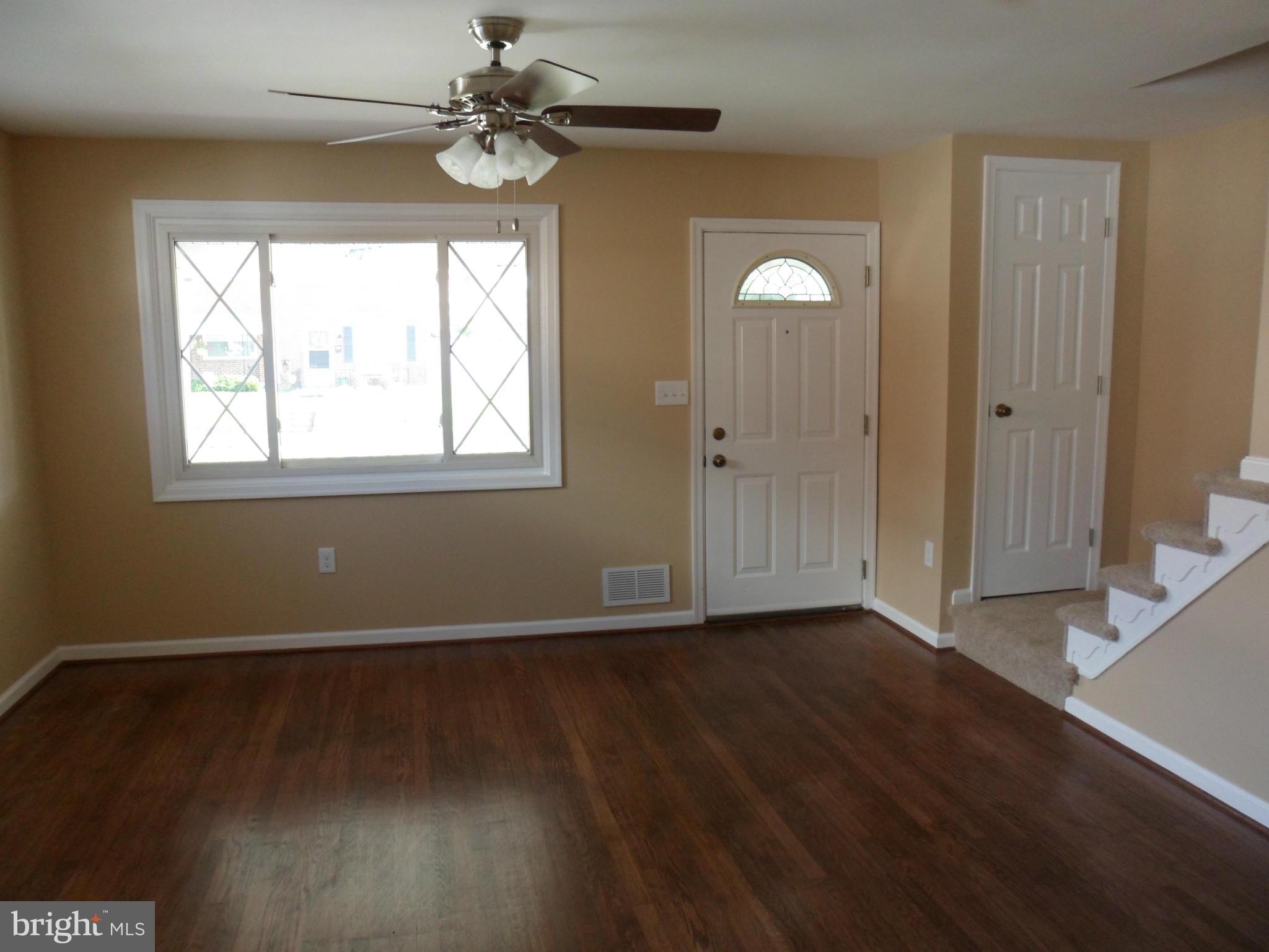 816 Lannerton Road Baltimore, MD 21220 - Photo 9 of 30 Living Room