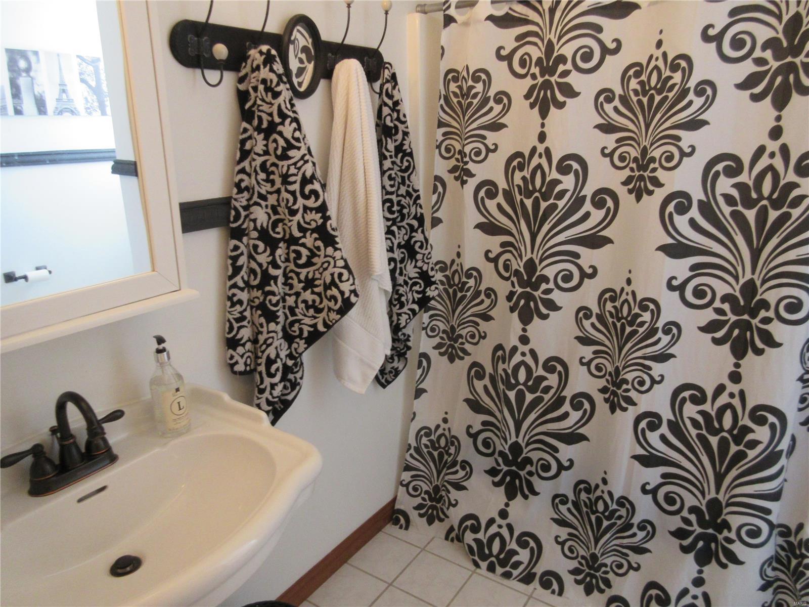 1251 Fox Ridge Court Shiloh, IL 62221 - Photo 13 of 32 Gallery Image 13