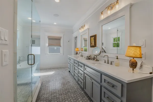 $1,585,000 | 1014 Wynnwood Lane, Houston, TX 77008