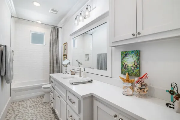 $1,585,000 | 1014 Wynnwood Lane, Houston, TX 77008