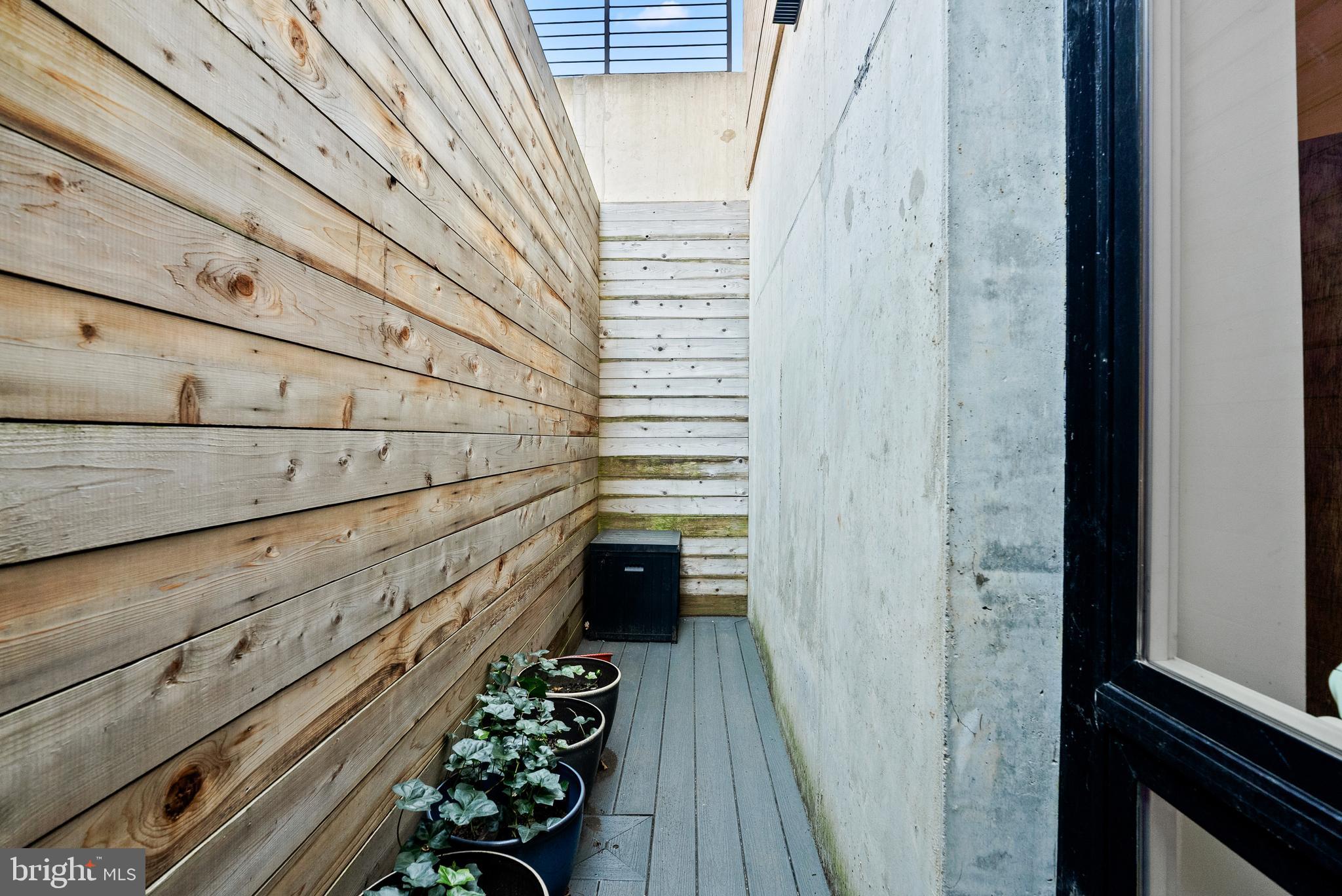 1016 17th Place Northeast, Unit 7 Washington, DC 20002 - Photo 17 of 28 a bathroom with a bathtub