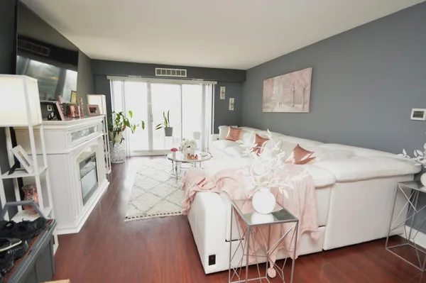 $215,000 | 5400 Walnut Avenue, Unit 111, Downers Grove, IL 60515