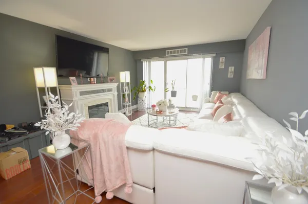 $215,000 | 5400 Walnut Avenue, Unit 111, Downers Grove, IL 60515