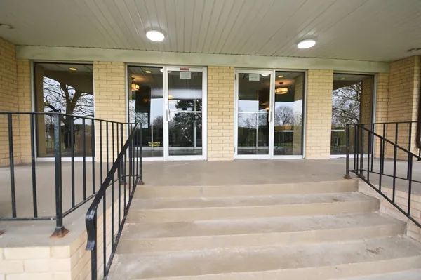 $215,000 | 5400 Walnut Avenue, Unit 111, Downers Grove, IL 60515