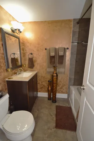 $215,000 | 5400 Walnut Avenue, Unit 111, Downers Grove, IL 60515