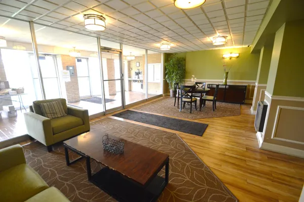 $215,000 | 5400 Walnut Avenue, Unit 111, Downers Grove, IL 60515