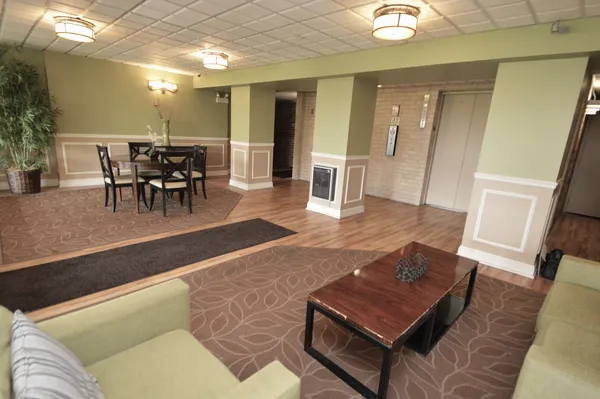 $215,000 | 5400 Walnut Avenue, Unit 111, Downers Grove, IL 60515