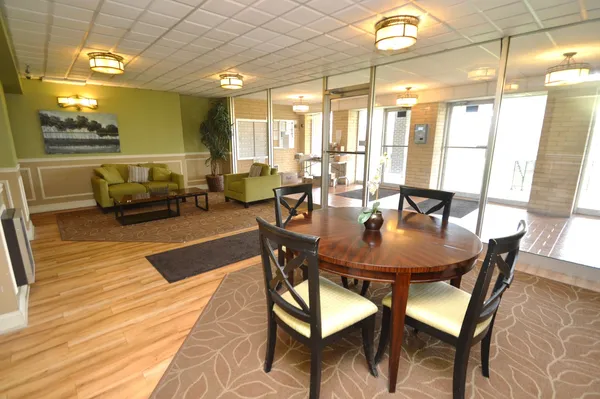 $215,000 | 5400 Walnut Avenue, Unit 111, Downers Grove, IL 60515