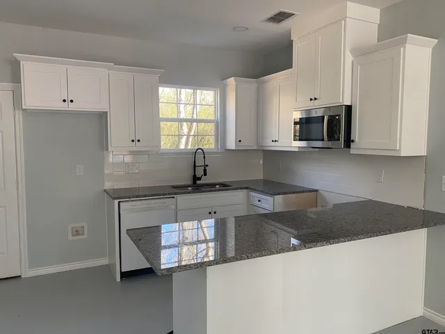 $1,700 | 19213 Hillside Drive, Tyler, TX 75703