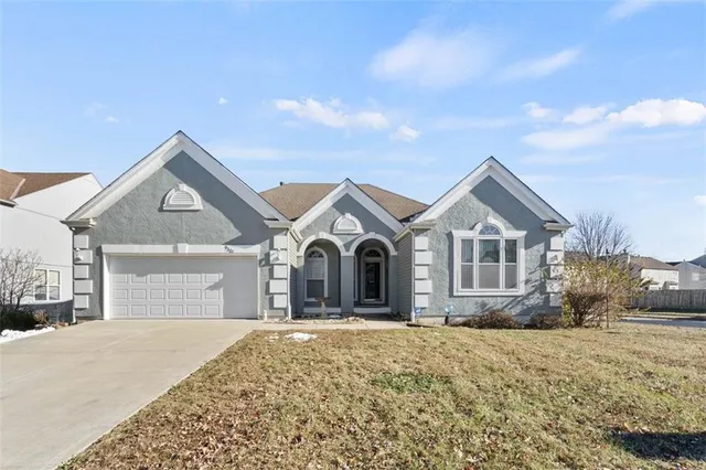 $395,000 | 9301 North Charlotte Court, Kansas City, MO 64155