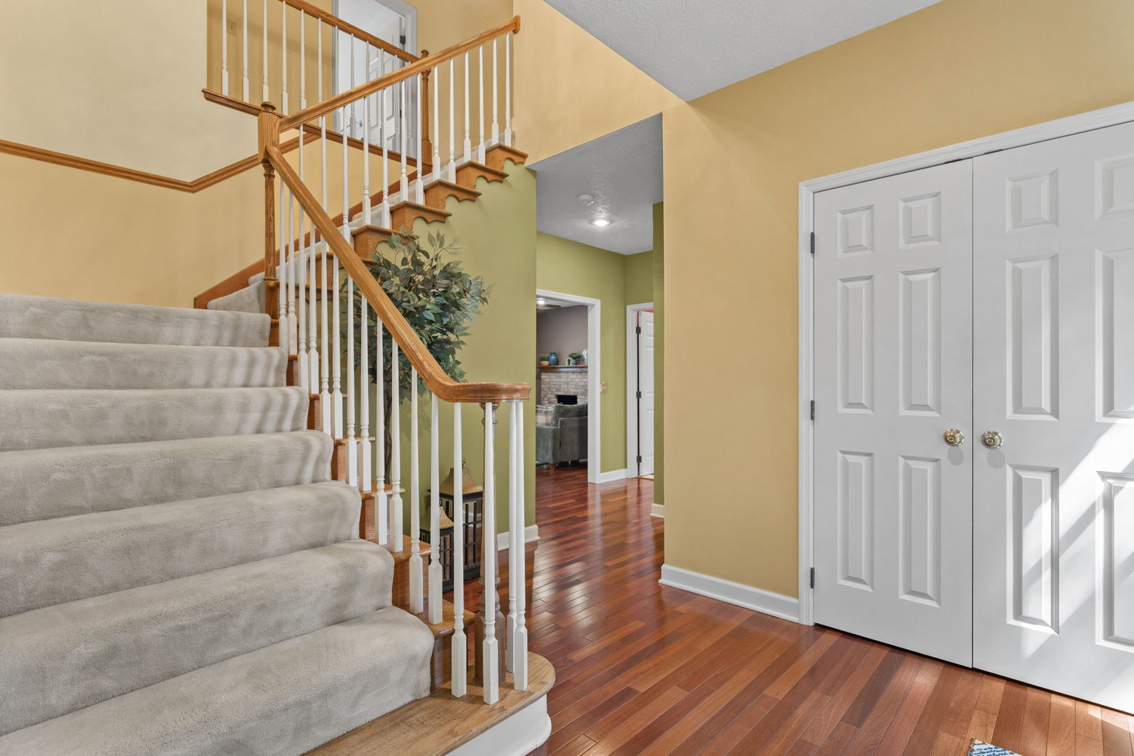 1926 Ashford Road Bettendorf, IA 52722 - Photo 4 of 55