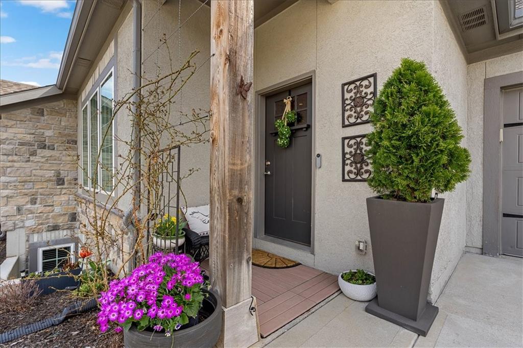 6474 Barth Road Shawnee, KS 66226 - Photo 2 of 27