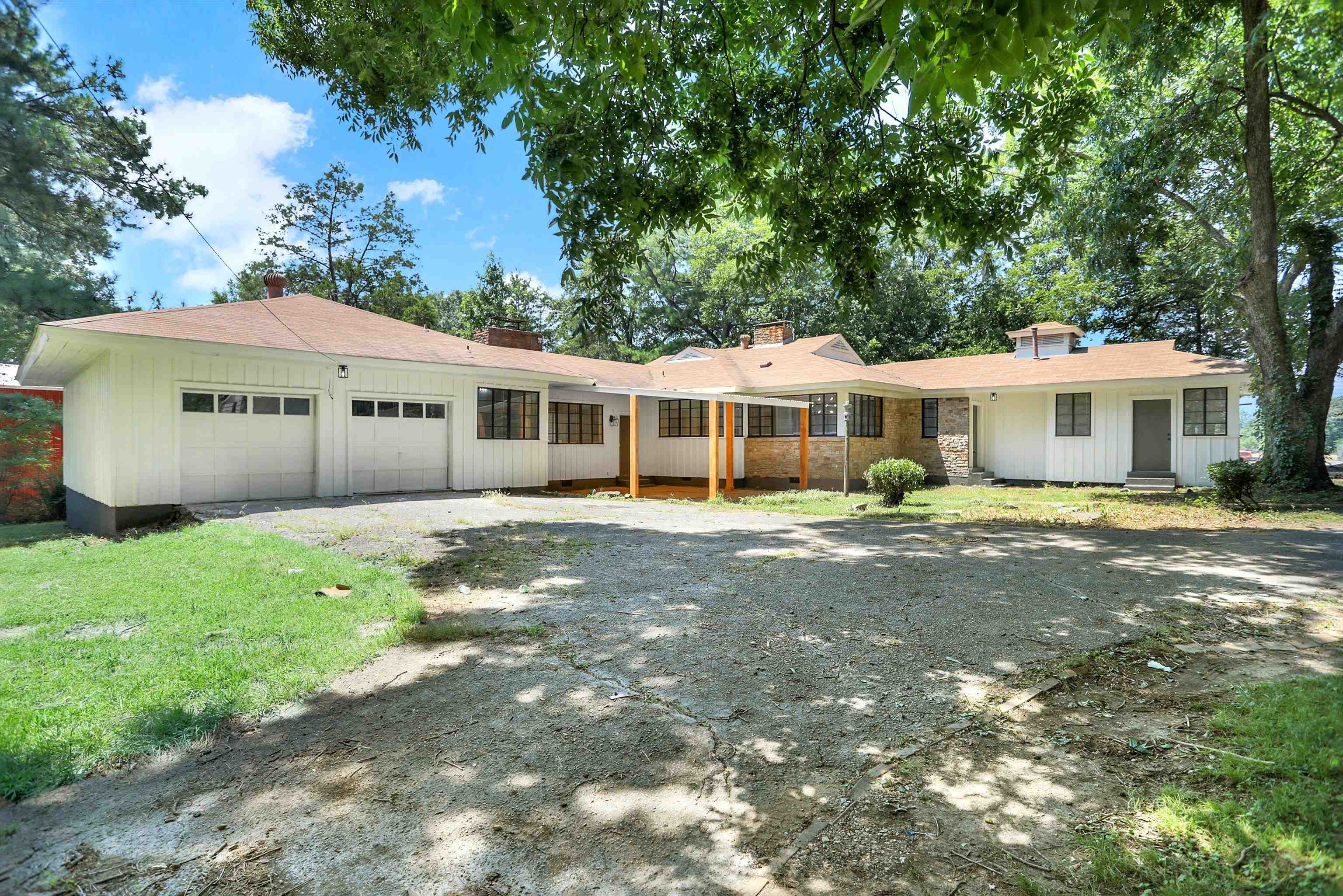 3618 Prescott Road Memphis, TN 38118 - Photo 18 of 20 a front view of a house with a garden