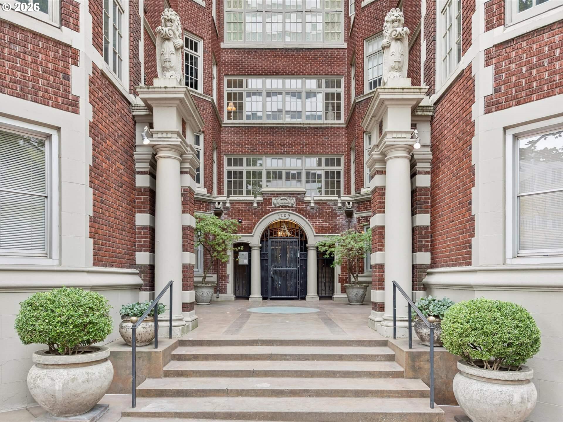 1209 Southwest 6th Avenue, Unit 701 Portland, OR 97204 - Photo 2 of 45