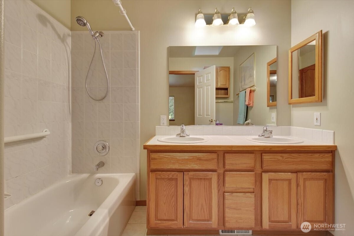 14114 Beverly Park Road, Unit A Edmonds, WA 98026 - Photo 28 of 37 Gallery Image 28