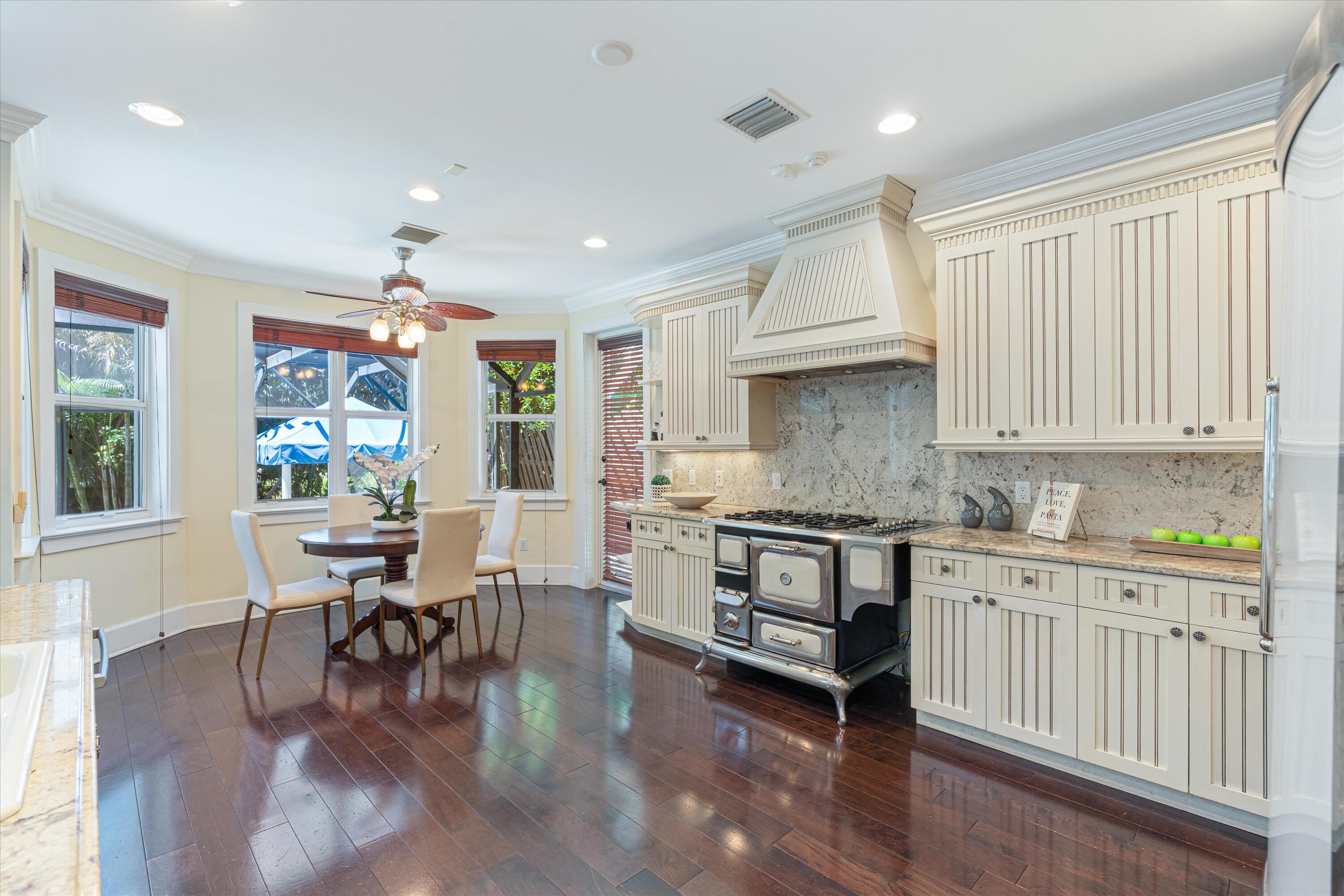 575 Northwest 7th Street Boca Raton, FL 33432 - Photo 12 of 60 Kitchen and breakfast area