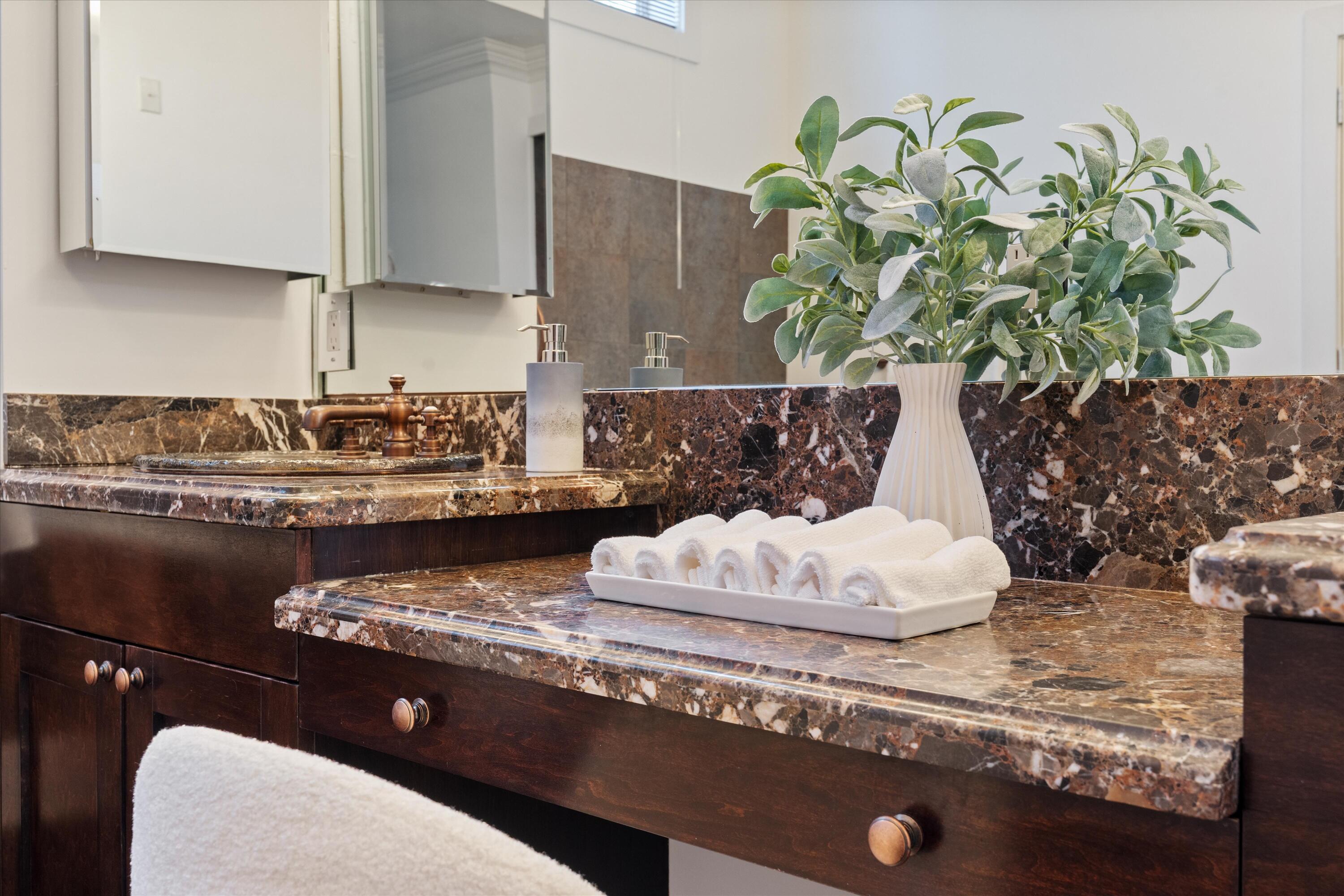 575 Northwest 7th Street Boca Raton, FL 33432 - Photo 21 of 60 Dual sinks