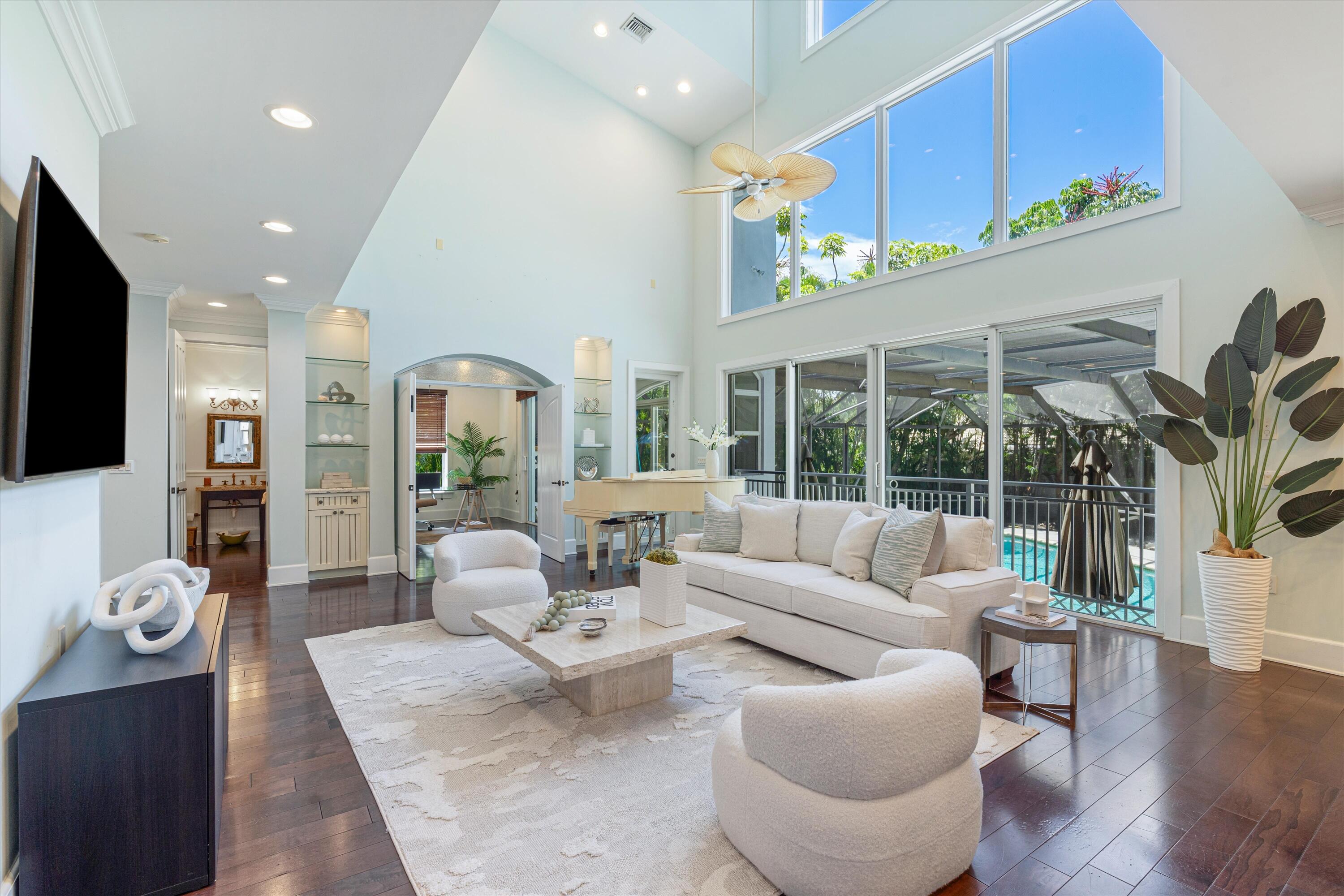 575 Northwest 7th Street Boca Raton, FL 33432 - Photo 3 of 60 Living room
