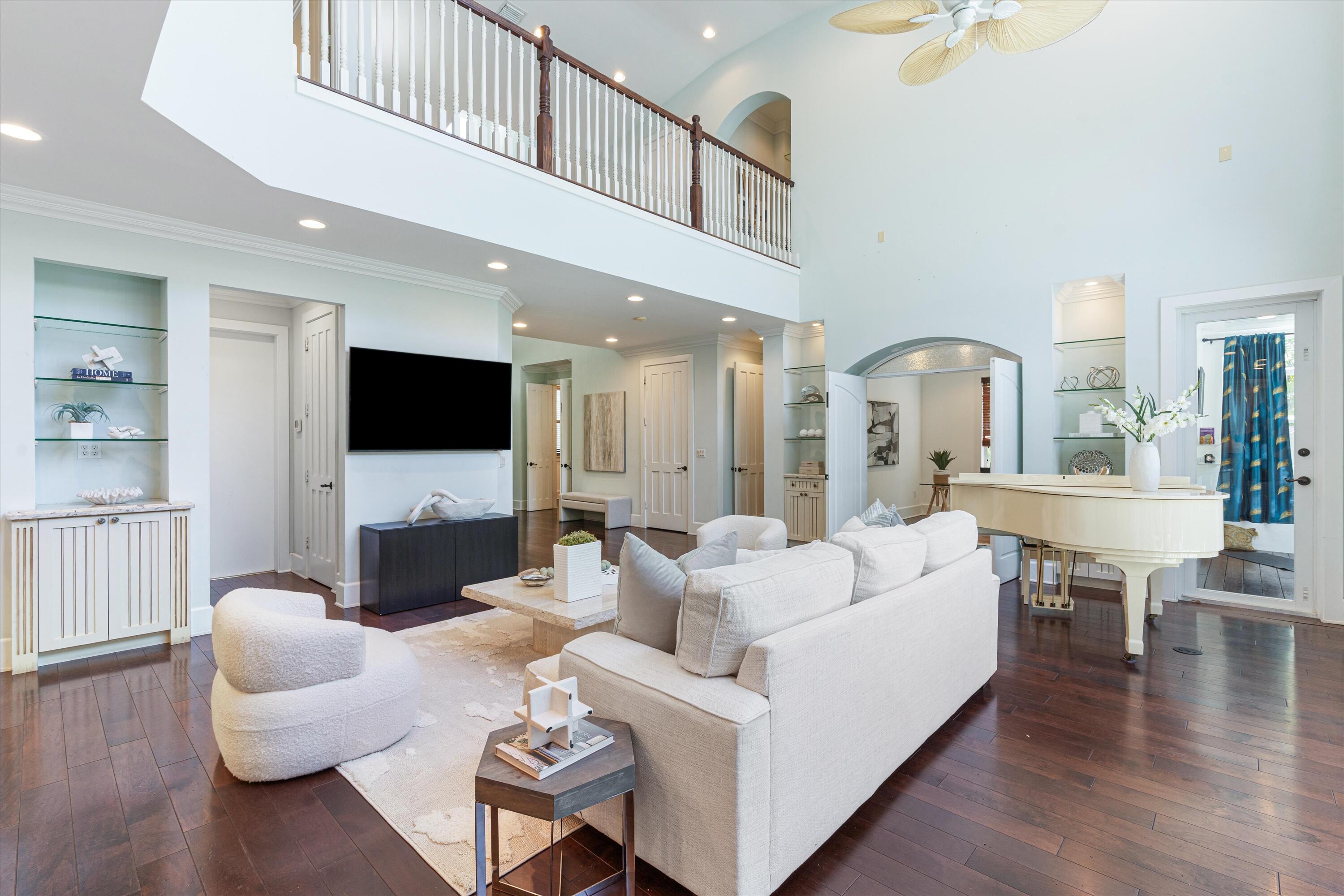 575 Northwest 7th Street Boca Raton, FL 33432 - Photo 4 of 60 Living room
