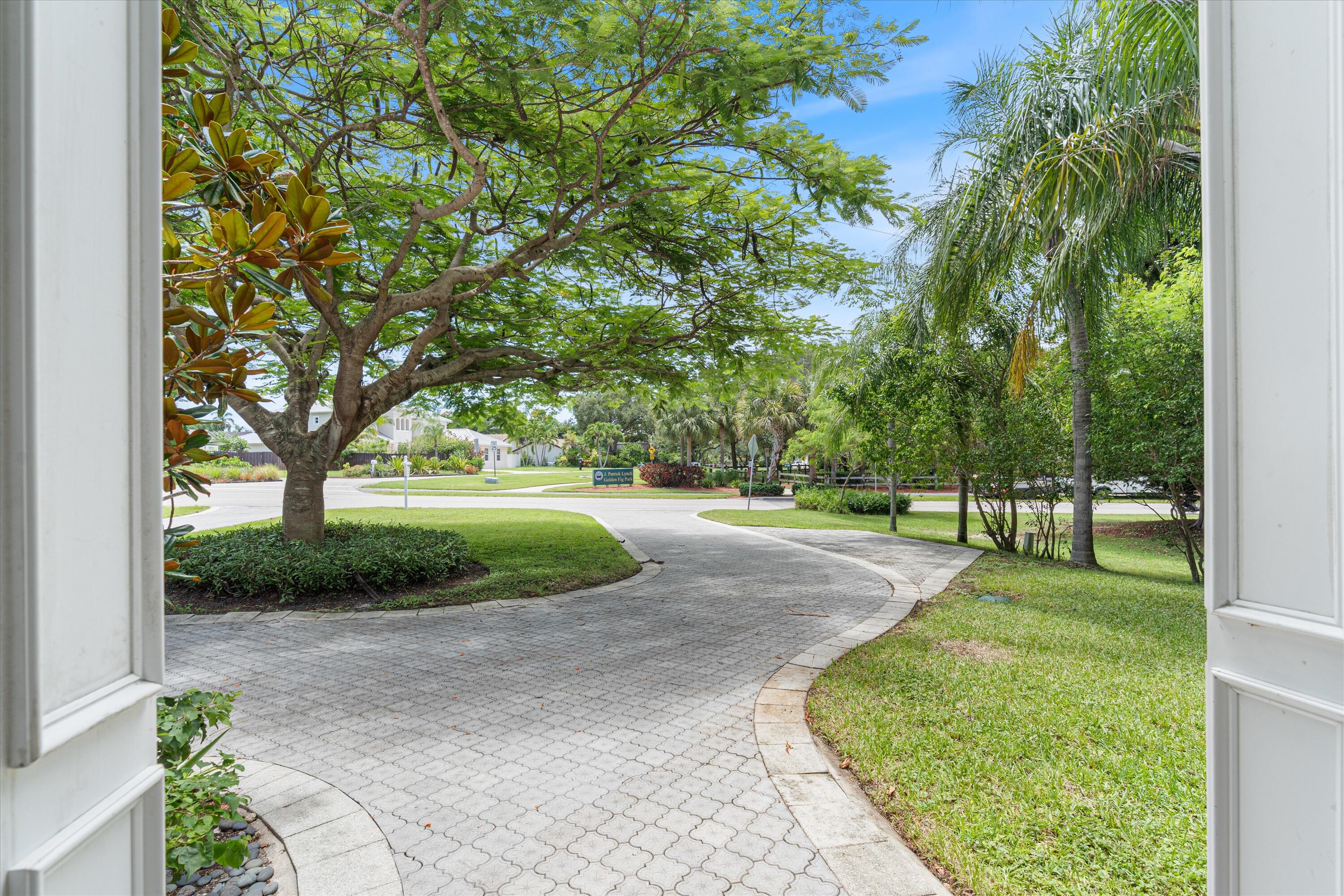 575 Northwest 7th Street Boca Raton, FL 33432 - Photo 53 of 60 Long circular driveway