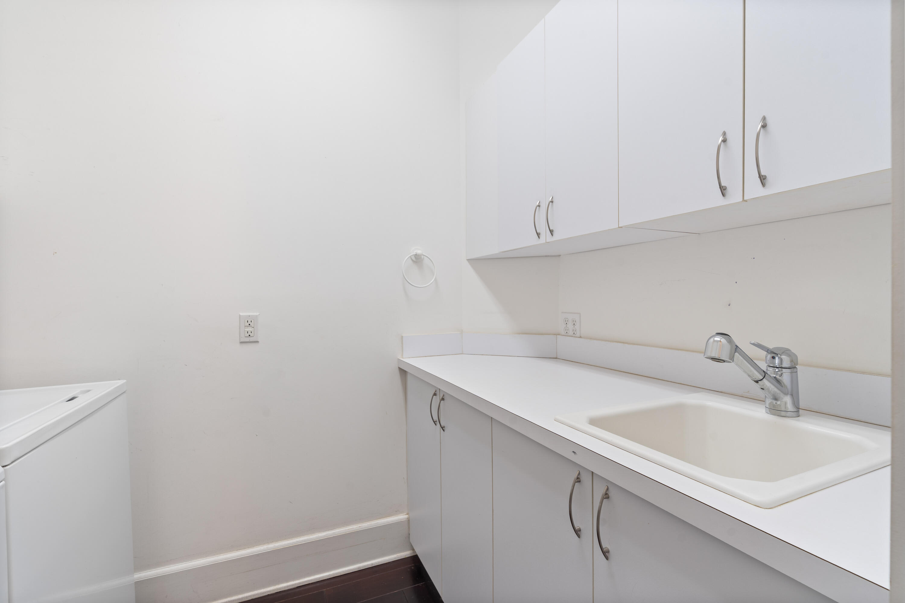 575 Northwest 7th Street Boca Raton, FL 33432 - Photo 60 of 60 laundry sink