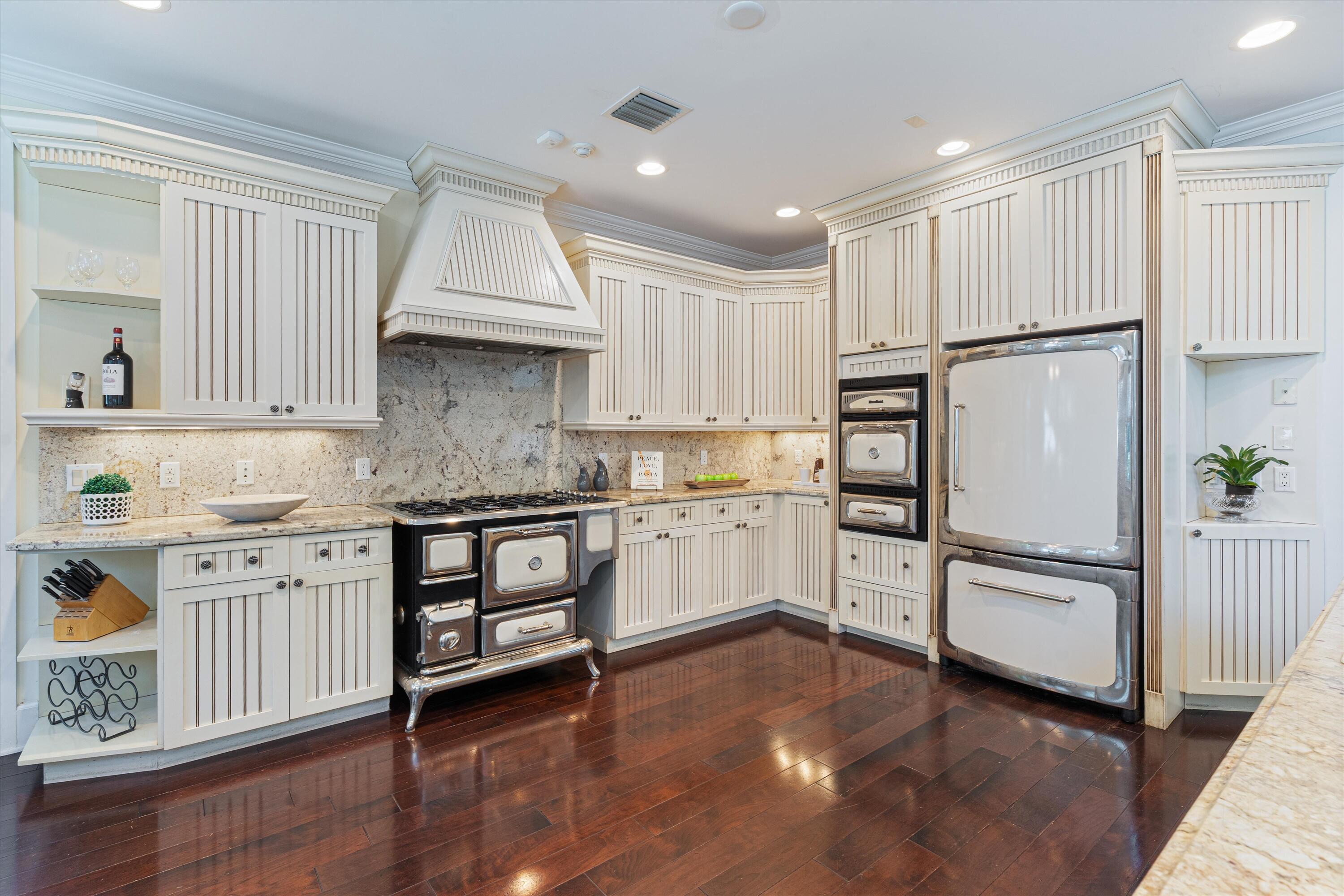 575 Northwest 7th Street Boca Raton, FL 33432 - Photo 10 of 60 Kitchen