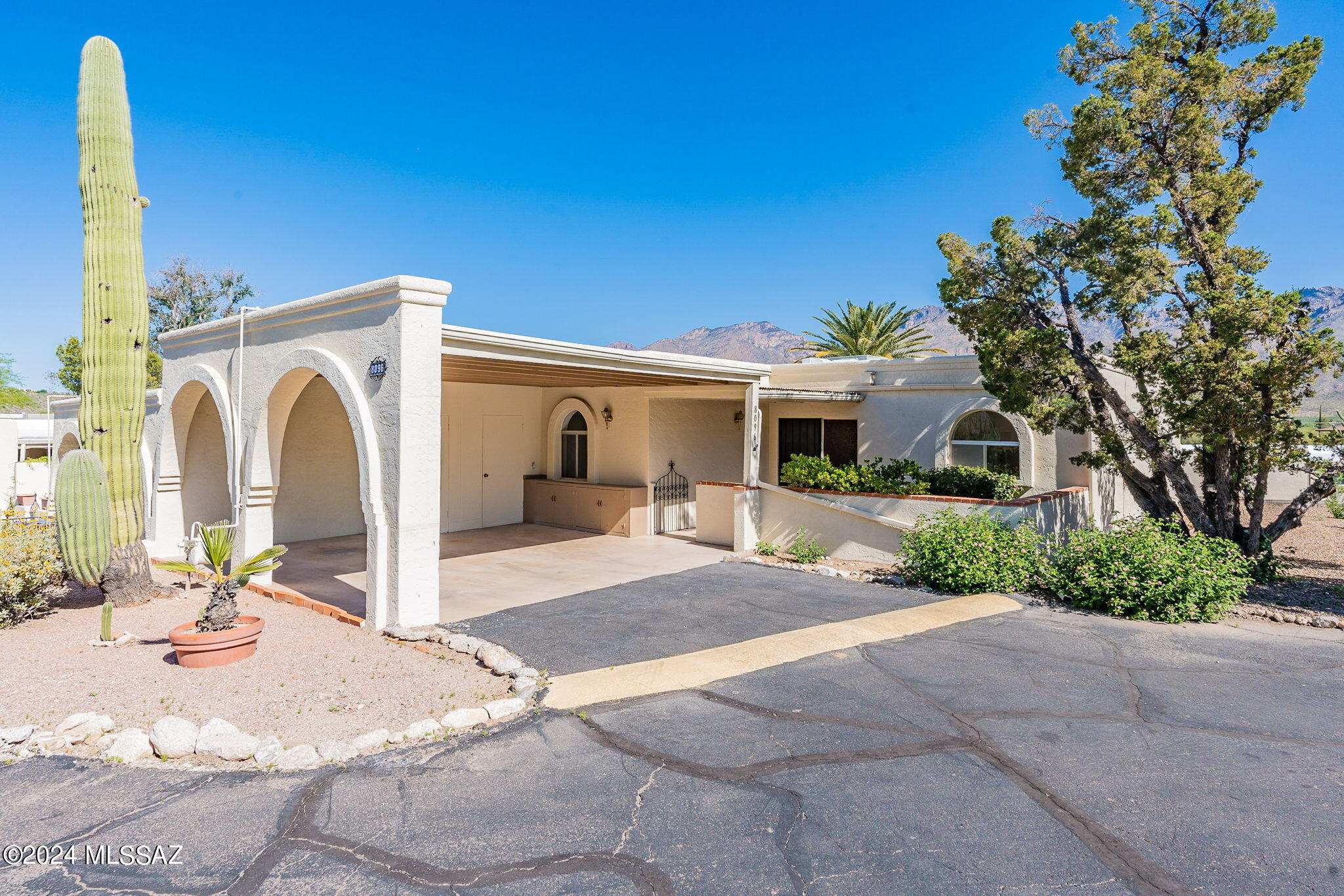 8096 East Shadow Canyon Road Tucson, AZ 85750 - Photo 2 of 28