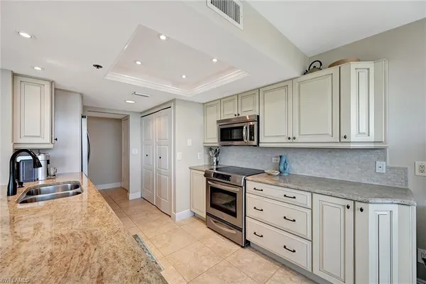 $6,000 | 5550 Heron Point Drive, Unit 703, Naples, FL 34108