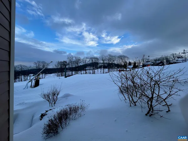 $227,400 | 905 Diamond Hill Drive, Wintergreen, VA 22967