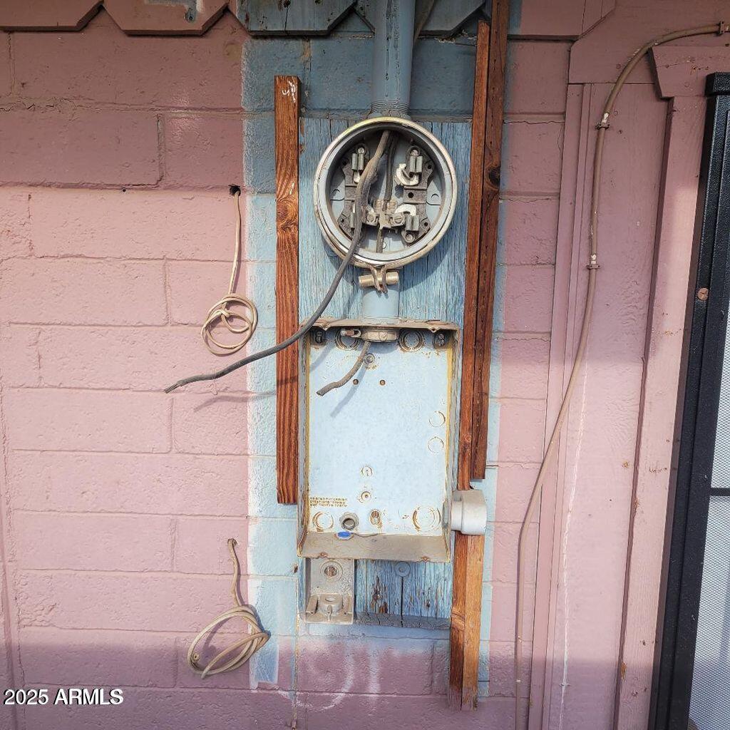 1916 North 22nd Street Phoenix, AZ 85006 - Photo 12 of 15 a bathroom with a small tub and shower