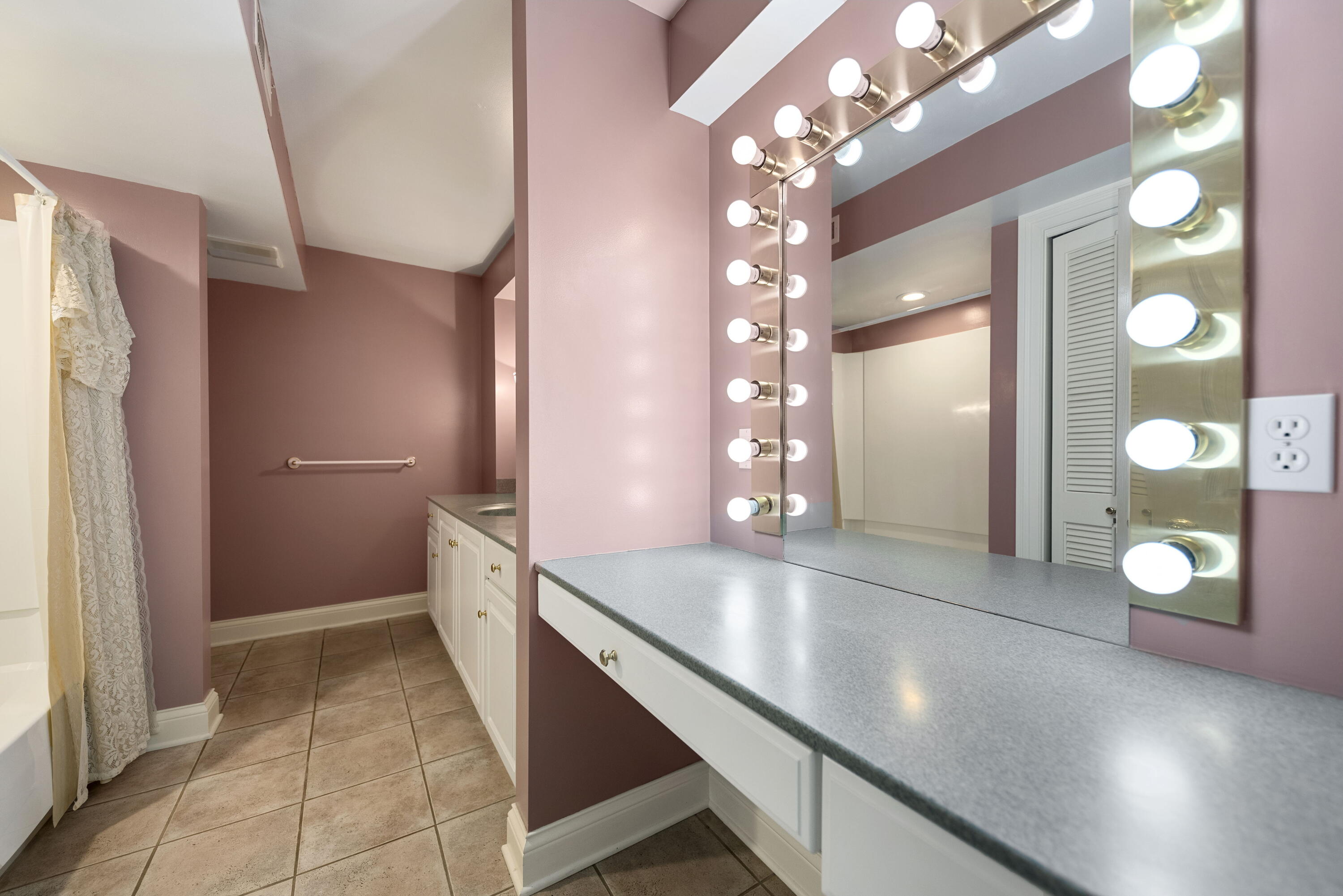 3611 West Waverly Road La Porte, IN 46350 - Photo 37 of 40 a lobby with furniture and chandelier