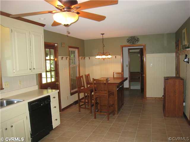 11641 Teterling Road Chester, VA 23831 - Photo 5 of 10 Kitchen