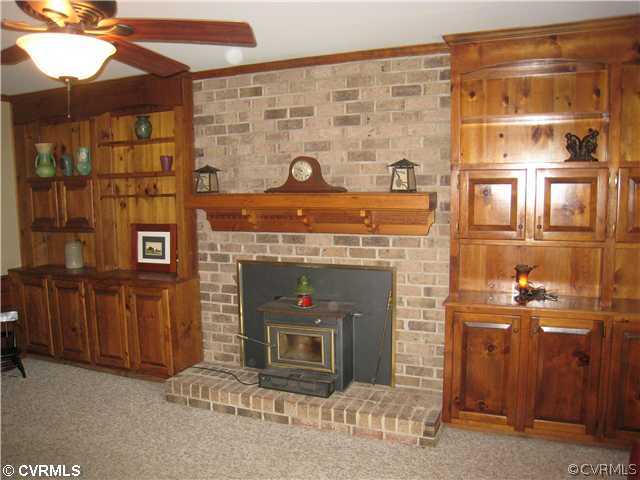 11641 Teterling Road Chester, VA 23831 - Photo 6 of 10 Den/Family/Great Room