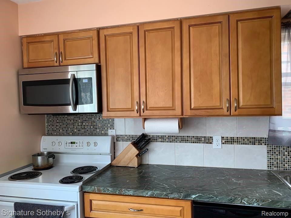 90 Mohawk Road Pontiac, MI 48341 - Photo 2 of 20
