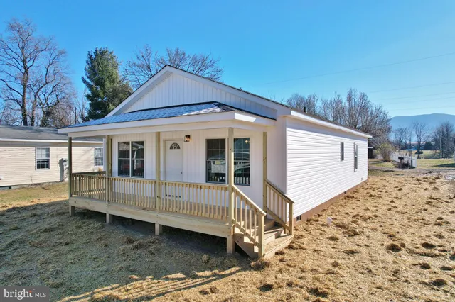 $275,000 | 240 Deford Avenue, Stanley, VA 22851