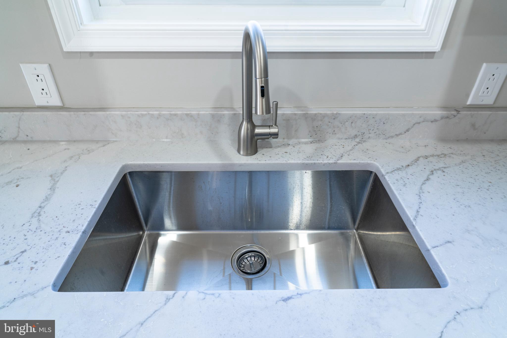 240 Deford Avenue Stanley, VA 22851 - Photo 10 of 60