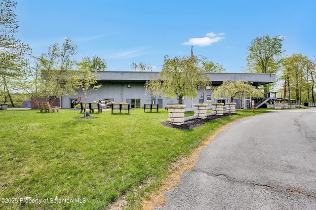a view of a fountain in front of a building