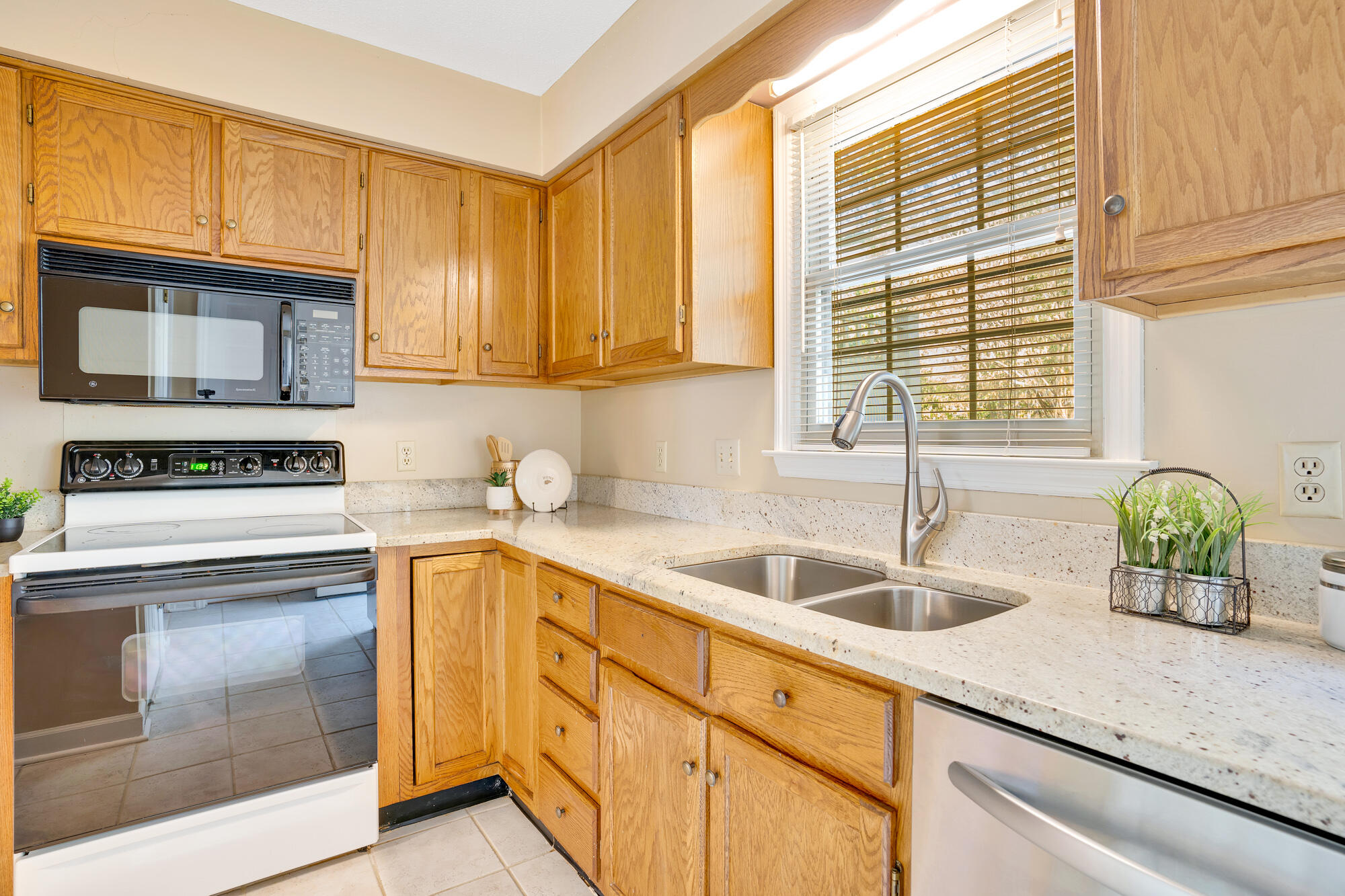 315 McBrien Road, Unit 3 Chattanooga, TN 37411 - Photo 10 of 29 315-3-McBrien-Rd-MLS-Photos-13