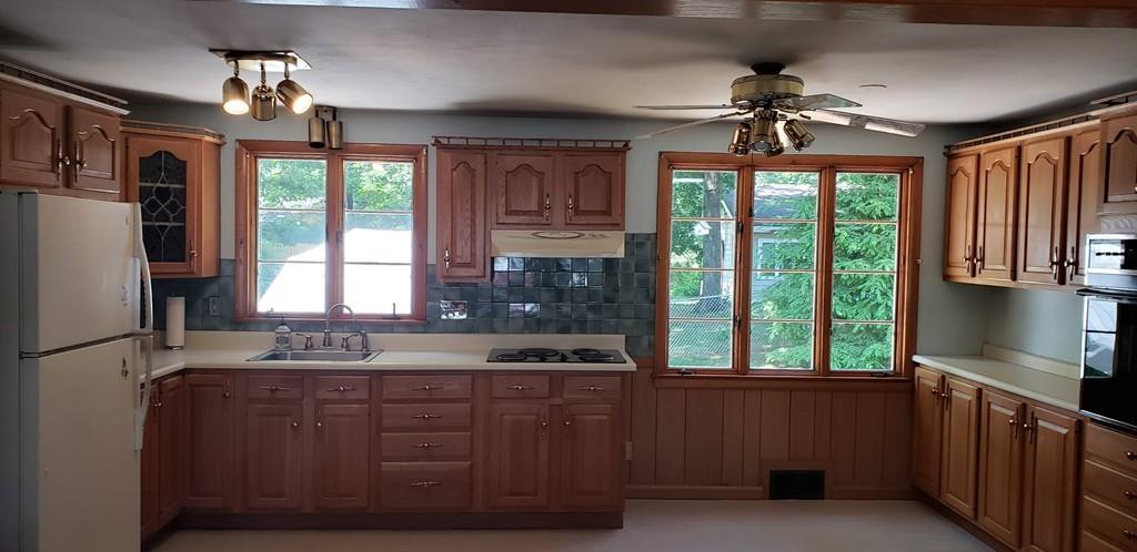 66 Pine Hill Road Springfield, MA 01118 - Photo 13 of 20