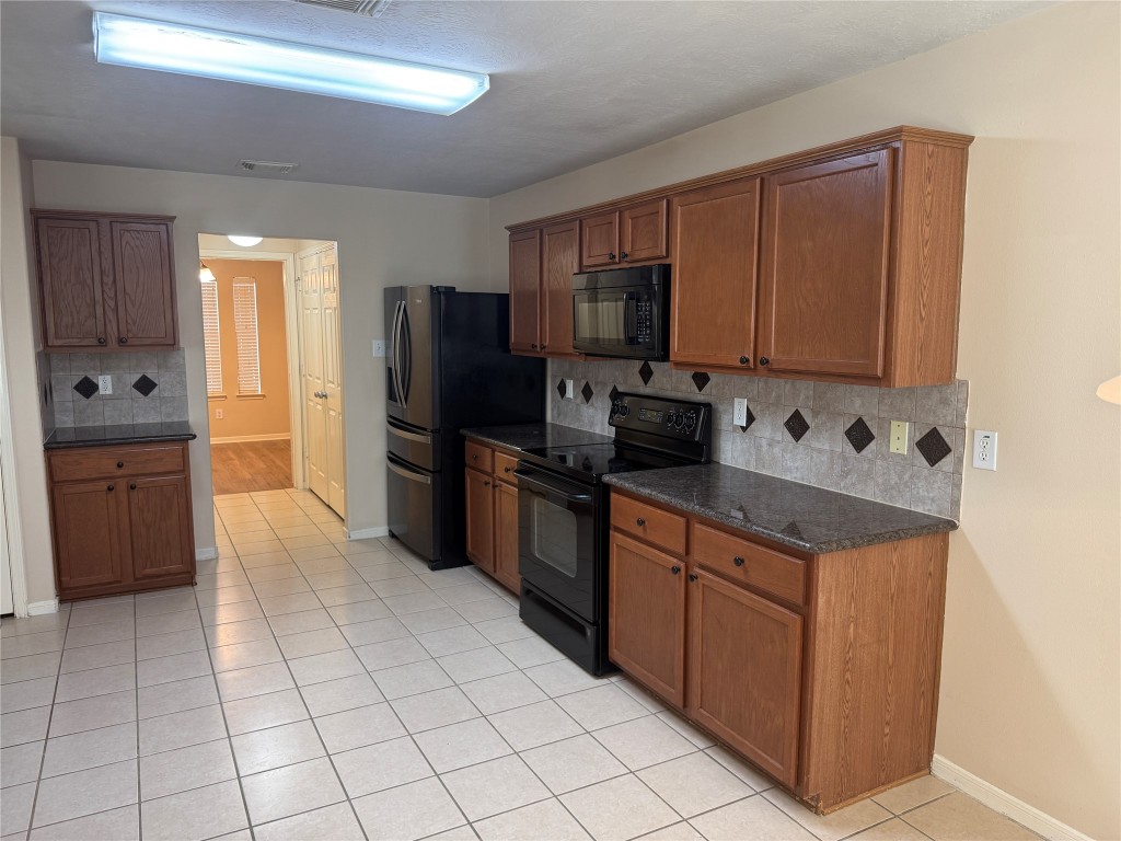 2311 Slate Ridge Lane Katy, TX 77494 - Photo 4 of 30 Kitchen