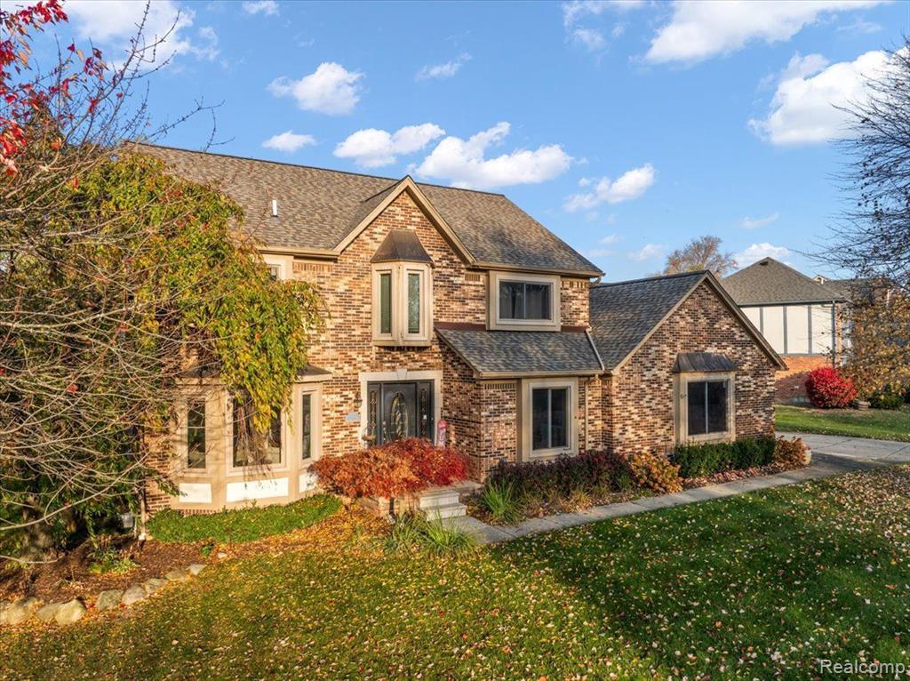 317 Silvervale Drive Rochester Hills, MI 48309 - Photo 2 of 72