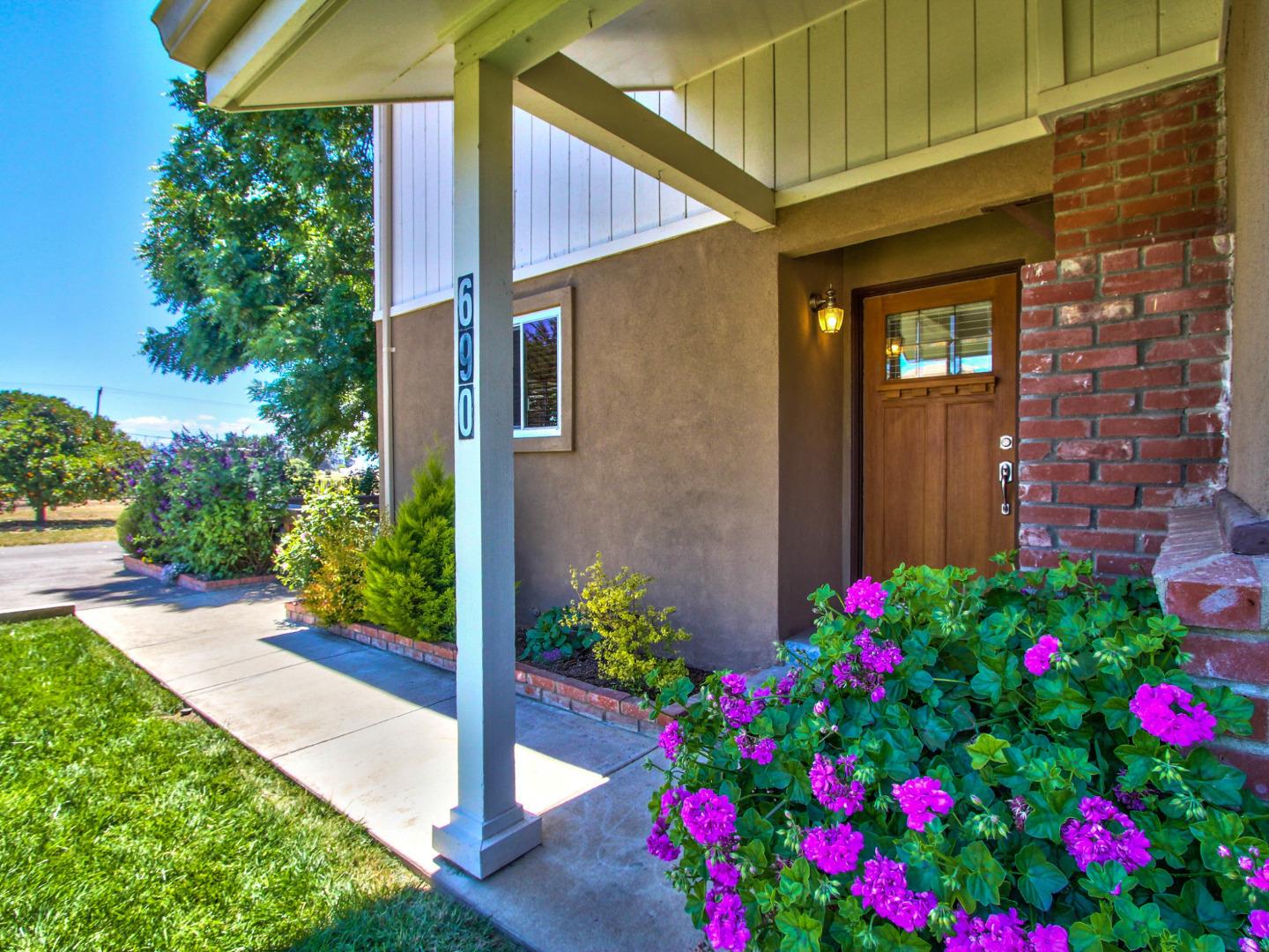 690 Old Stage Road Salinas, CA 93908 - Photo 3 of 44 Gallery Image 3