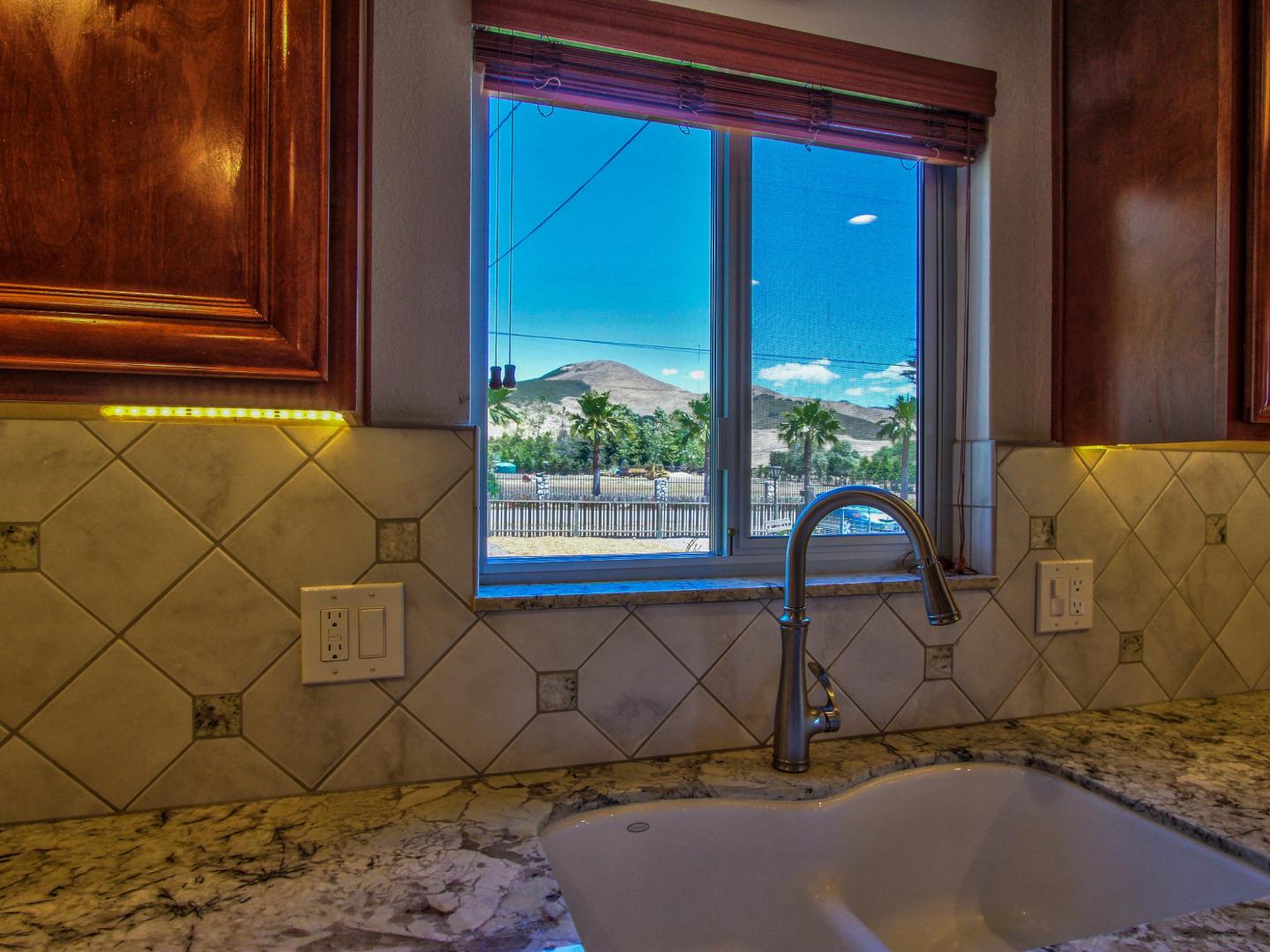 690 Old Stage Road Salinas, CA 93908 - Photo 10 of 44 Gallery Image 10
