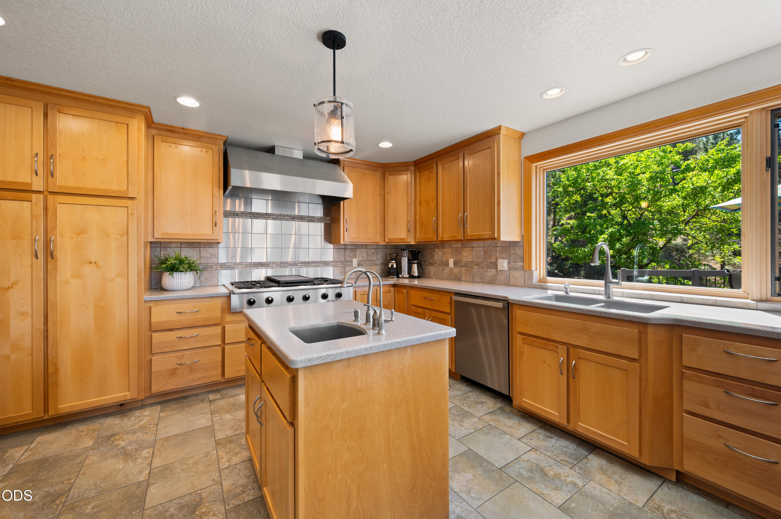 4211 Northwest Lower Village Road Bend, OR 97703 - Photo 21 of 58