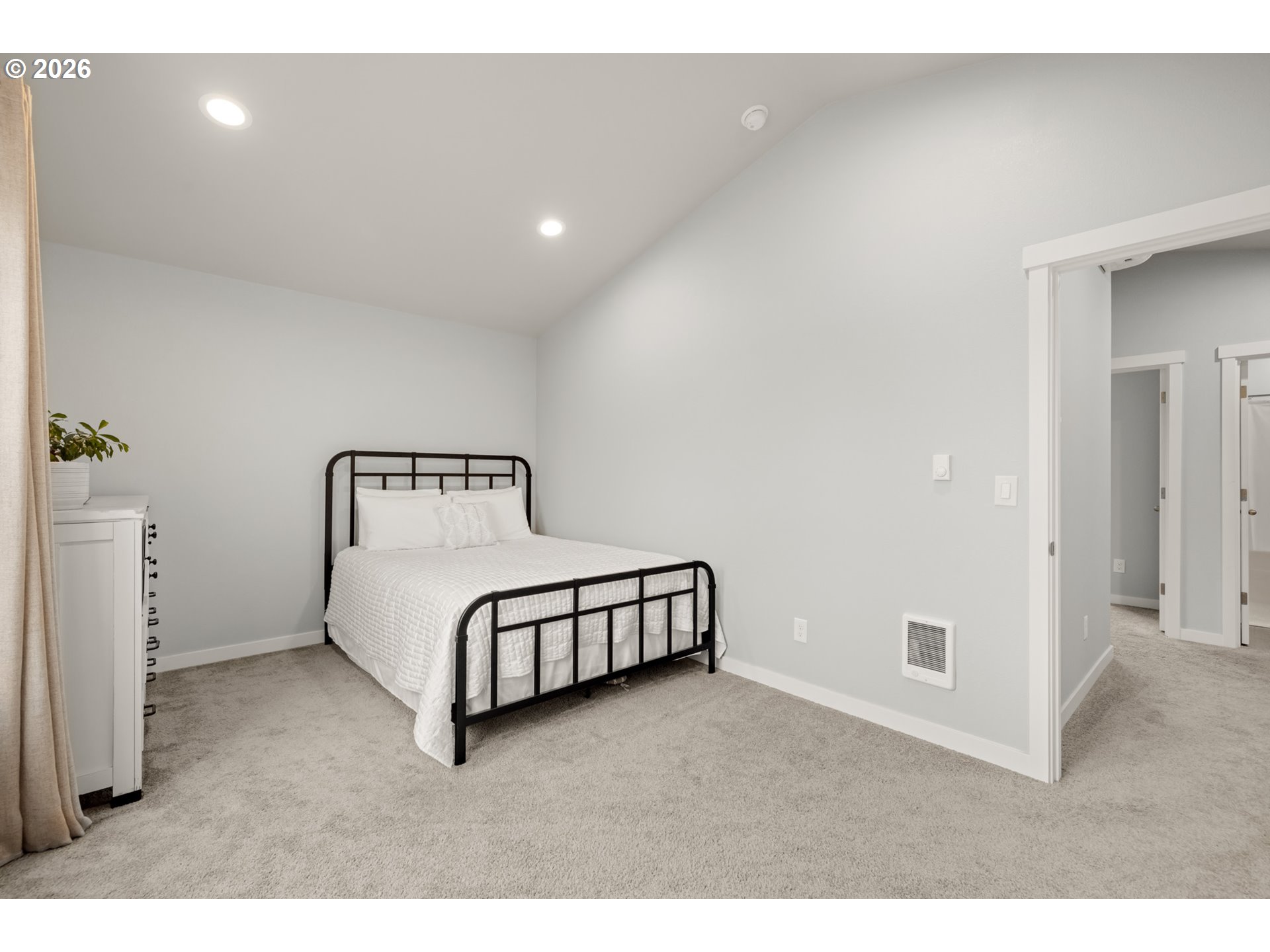 8629 Southeast Washington Street Portland, OR 97216 - Photo 17 of 24