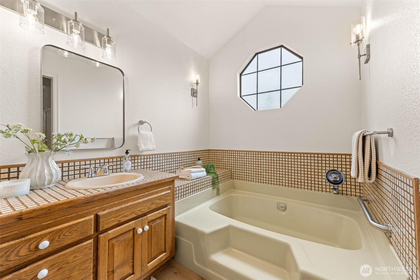 543 Hemlock Way Edmonds, WA 98020 - Photo 22 of 39 Gallery Image 22